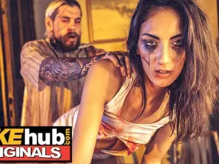 Fakehub Originals - Fake Horror Movie goes Wrong when Real Killer Enters Star Actress Dressing Room