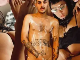 Vicious Girlfriend Interrumps her Boyfriend Shower to Fuck!!