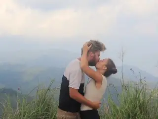 How to Kiss like in a Movie Scene? Scenic Kissing in Sri Lanka!