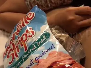 CHUBBY PINAY SUCKS MY COCK DRY WHILE EATING CHIPS-PINAY VIRAL