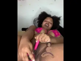 Isla Moon Digs in her Fat Ebony Pussy