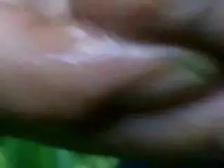 Wichsen am Waldesrand