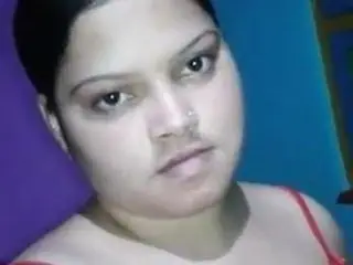 Desi Bitch Showing Boobs