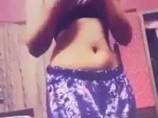 Pakistani Girl Zinab Varsi strips for bf