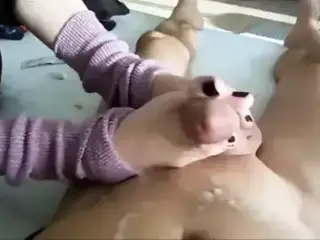 Quick cumshots on feet