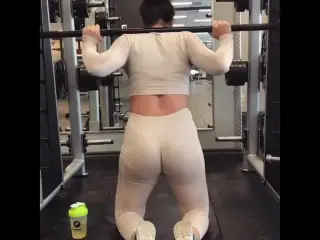 Perfect Gym ass squatting