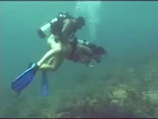 sexo bajo agua