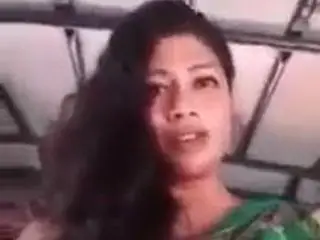 Sri Lankan woman showing boobs