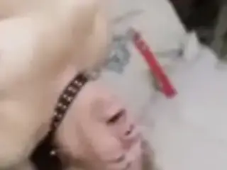 Usando a la abuela sumisa