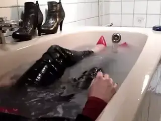 Leather bath with whip cream