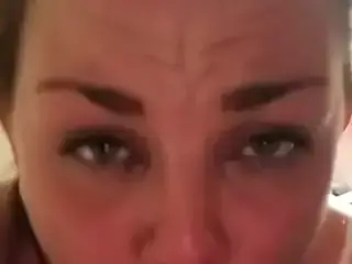 Snowbunny with a booty lets me spray in her mouth