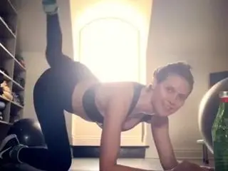 Heidi Klum working out