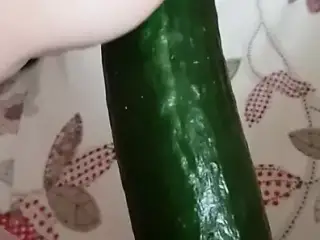 ALISON- BBW FROM SOUTH SHEILDS HAVING CUCUMBER FUN