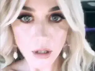Katy Perry Classic Cleavage 4-22-19