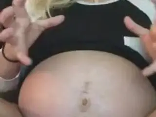 Amateur Pregnant Babe Show Big Belly -Deviant-