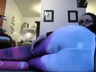 Raunchy farts in tight leggings