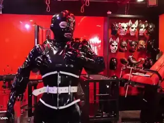 rubber latex gasmask bondage Lock for a long time 2