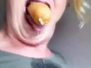 Ilona shows her throating skills + dirty talk (german)