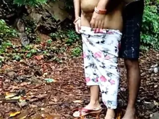 Desi cute bhabi masterbation in her bathroom