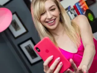 Blonde Babe Mackenzie Moss POV Sex Vid She Finishes the Job