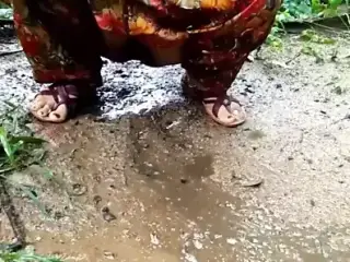 INDIAN AUNTY BOOBS AND PUSSY SHOW WITHOUT FACE