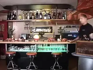 Swinger in club