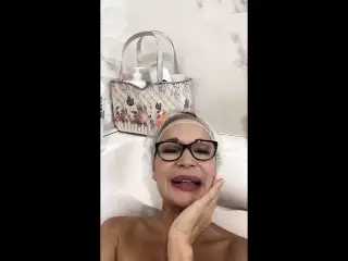 Marlene Mourreau live on Instagram 26 11 2019