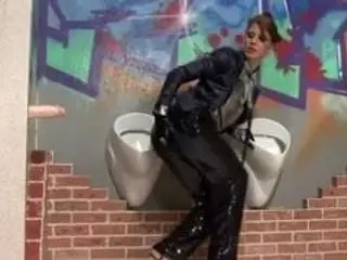 Glamorous whore loves the gloryhole