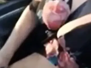 milf finger bate in car selfie