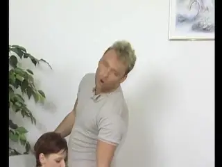kurzhaarige Bruenette Schlampe geil gefickt