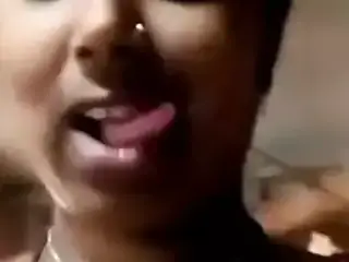 Tamil hot aunty showing her hot body in imo video call