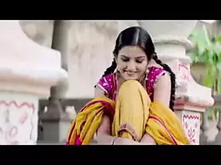 Bhojpuri Actress showing her Cleavage