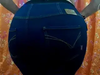 Huge ass vs jeans