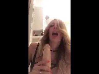 milf riding didlo