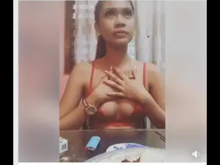 Pinay Leah facebook Live Nip Slip