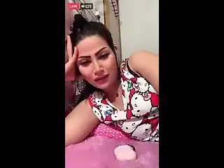 Iraqi Woman Dirty Talk on Cam