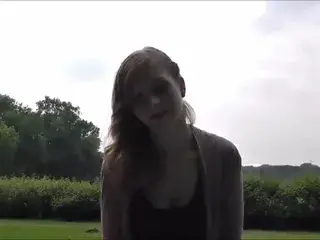 Deutsches Paar hat Geschlechtsverkehr mitten im Stadtpark