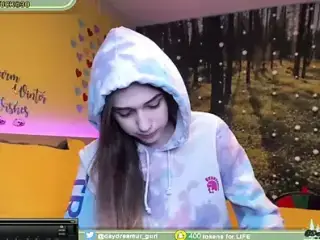 Young but very passionate mommy masturbates