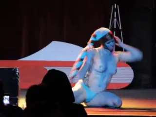 Twi' Lek cosplay burlesque dance