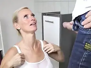 Pee her face