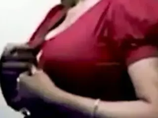 indian aunty changing clothes (old but gold)