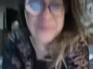 Milfona vicina di casa.