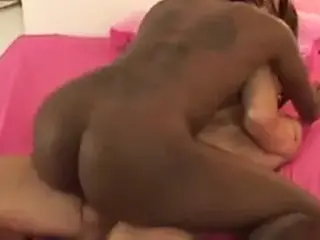 Ebony amateur banged by  a hard cock on the bed