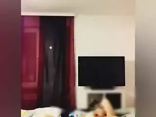 Sexy Frau macht es sich selbst mega Orgasmus