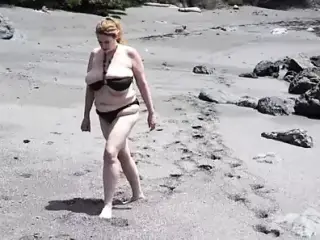 Huge boobs beach babe squirts in the sand