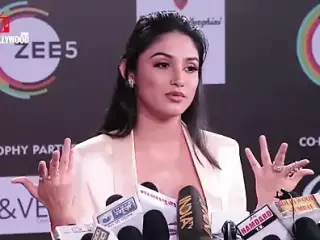 desi hot, local actress with visible nipple on the red carpet