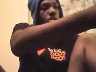 Shawnta maken a lil vid 4 Mr. R-O-B