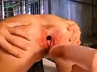 Geile Jana wird hart von einer Maschine durchgefickt