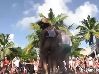 Busty amateur chicks get naughty on the stage