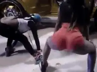 Big booty shaking at the car show.